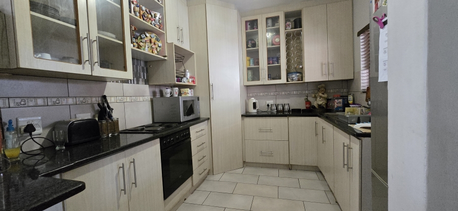 2 Bedroom Property for Sale in Waterval East North West